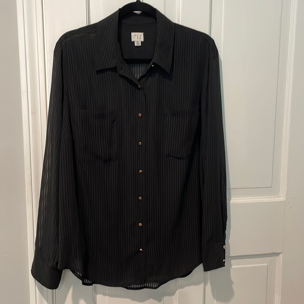 ❄️ Black long sleeve sheer blouse size XL
